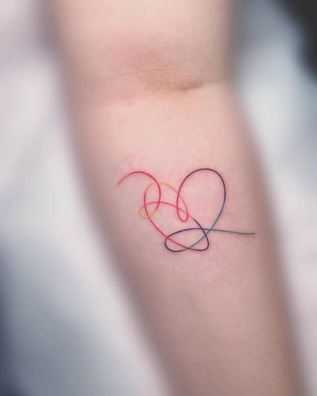 Tatuaje: Corazón de una sola línea, antebrazo
