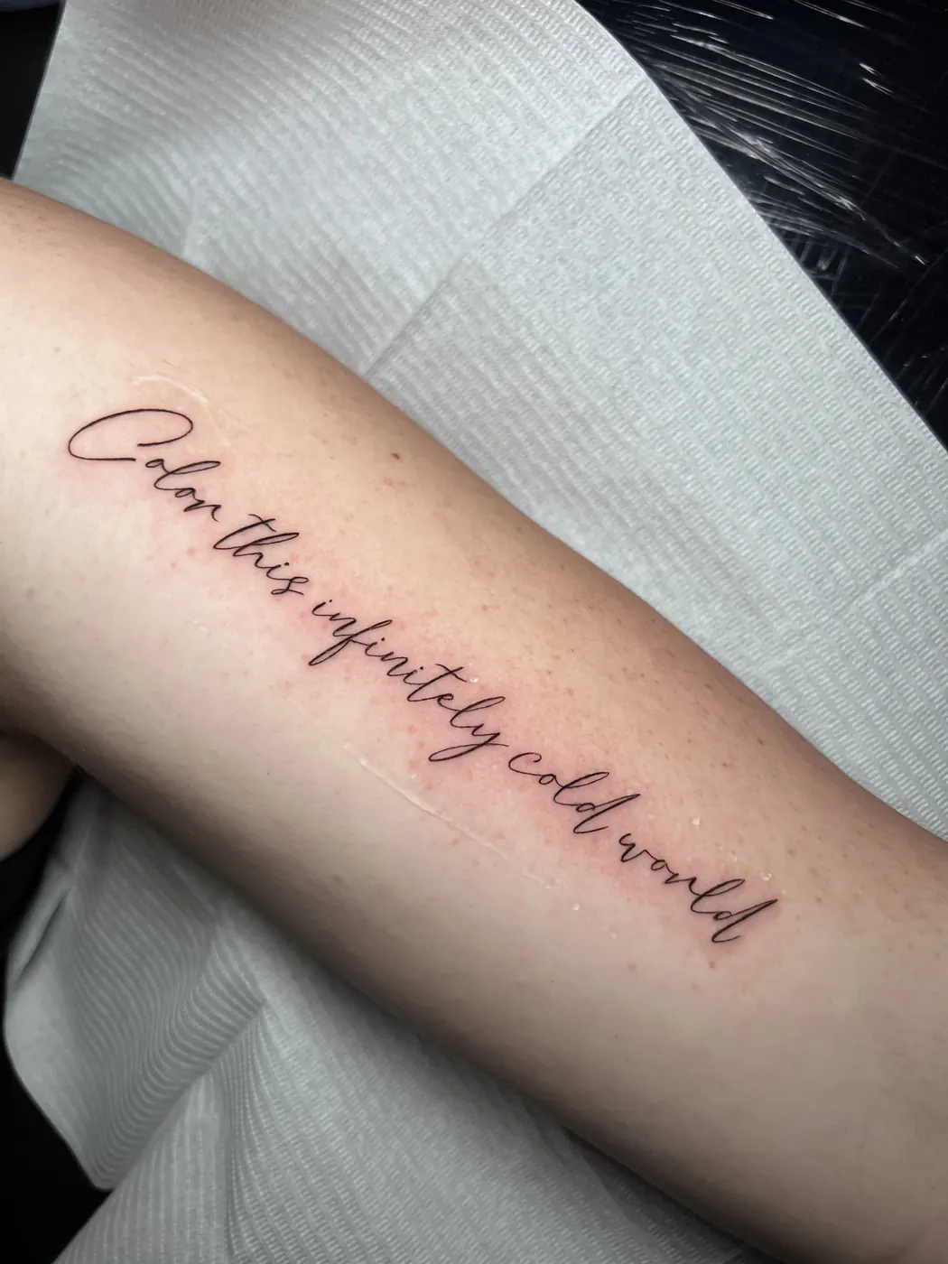 Tatuaje: Frase, pierna