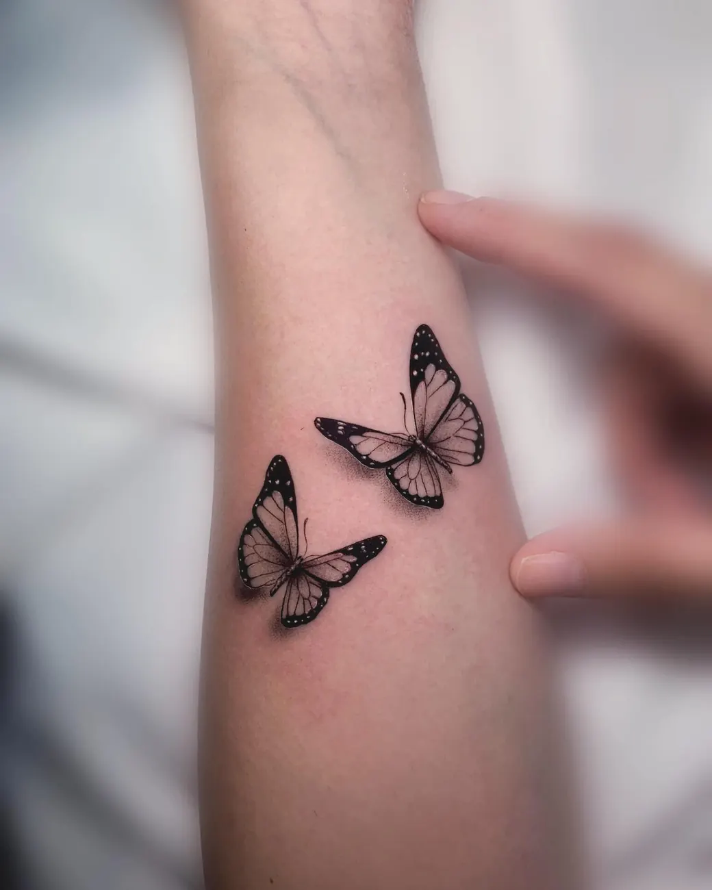 Tatuaje: Mariposas con sombra, antebrazo